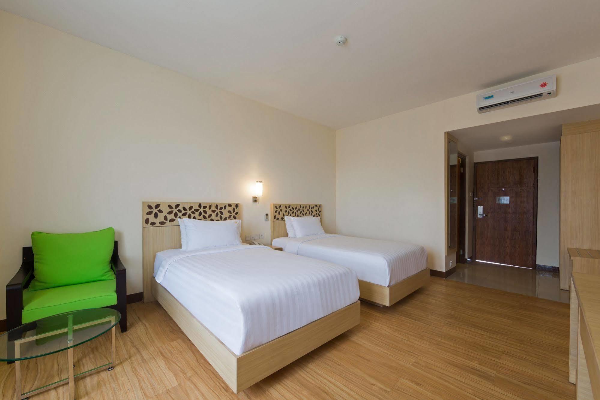Vihan Suites Bali Kuta Lombok Exterior foto
